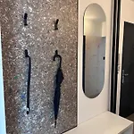 Chic & Modern With Mountain Views بوبراد