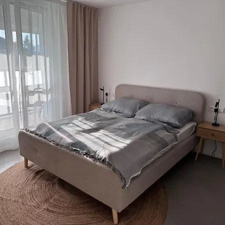 Chic & Modern With Mountain Views Apartamento